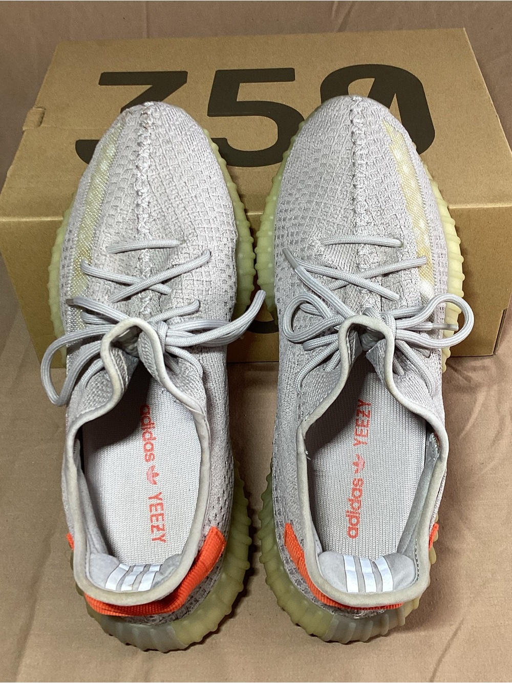 Adidas Yeezy Boost 350 V2 Tail Light FX9017 Men's Size 10.5 - Picture 3 of 9